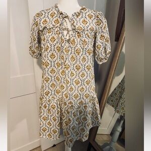 Moon River White and Gold Patterned Mini Babydoll Dress / Tunic - women’s small